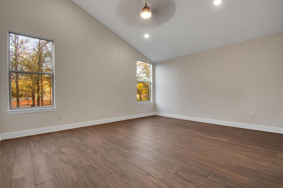 Spacious, unfurnished interior of a new home in , Bastrop (Image 29).
