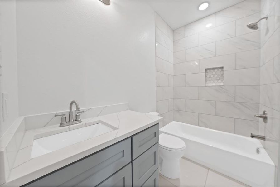 Furnished interior view inside a new home in , Cleburne (Image 6).