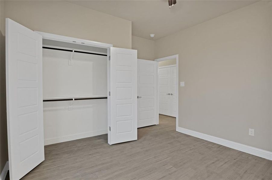 Spacious, unfurnished interior of a new home in , Granbury (Image 24).