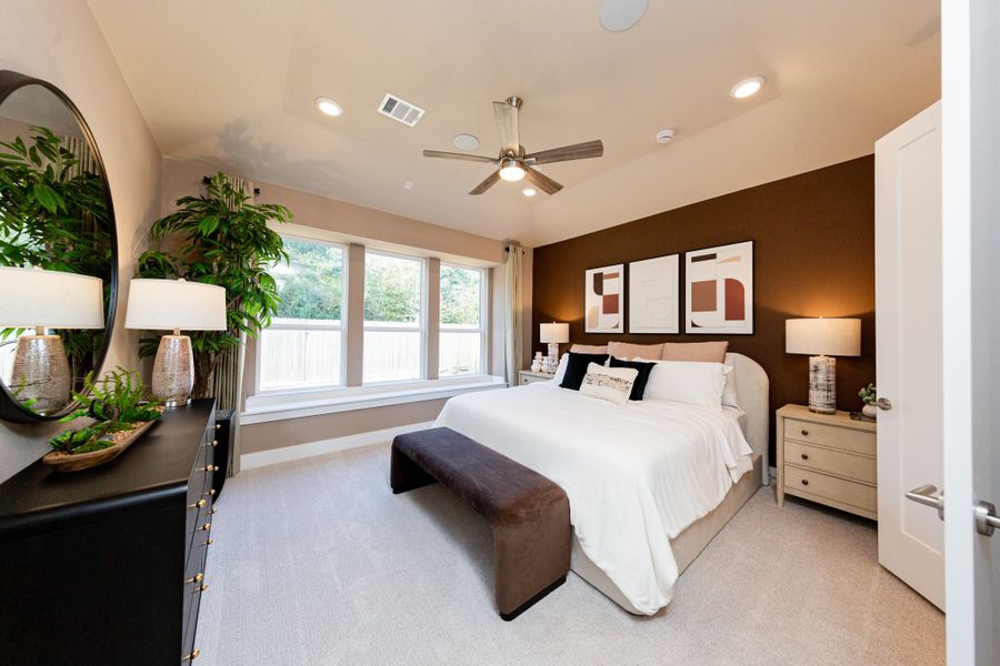 Representative furnished interior of a home built from the Stratford by Beazer Homes in Sorella, Tomball (Image 7).
