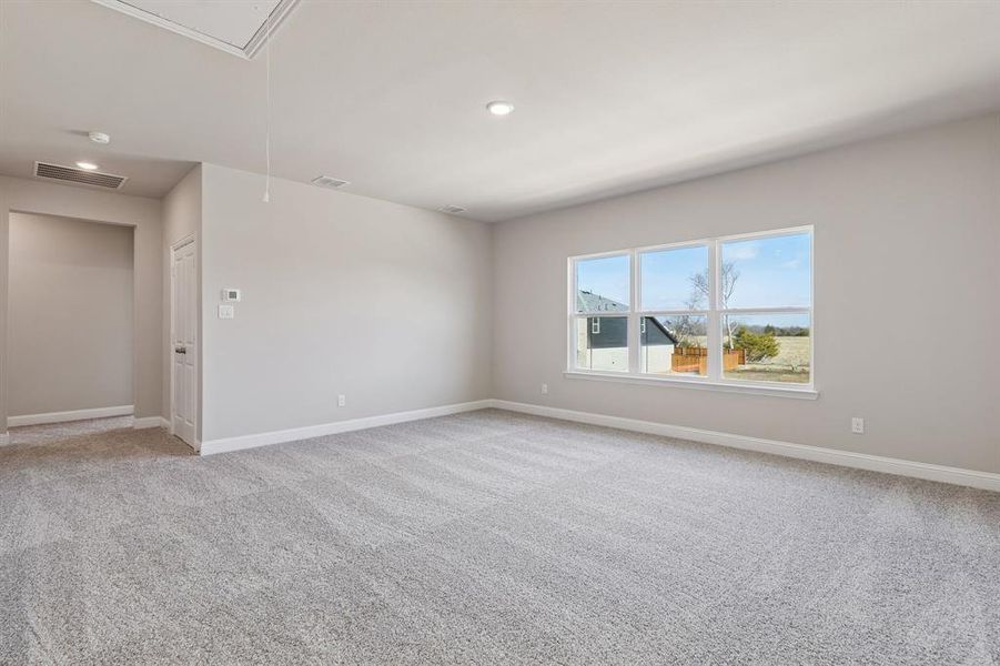 Spacious, unfurnished interior of a new home in Venetian, Weston (Image 17).