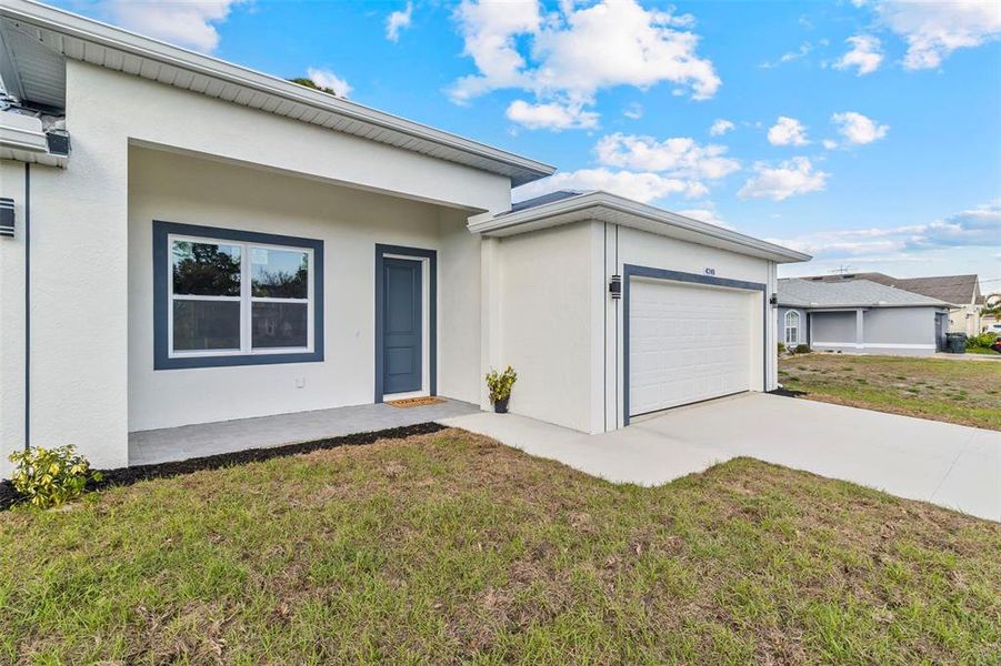 Exterior details and patio area of a home in , North Port (Image 3).