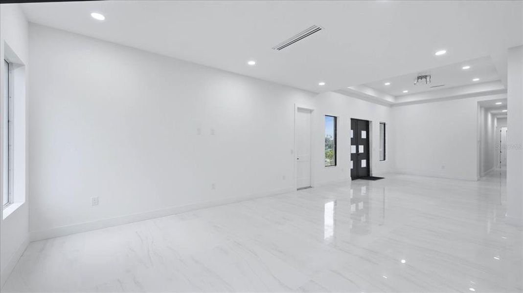 Spacious, unfurnished interior of a new home in , Port Charlotte (Image 33).