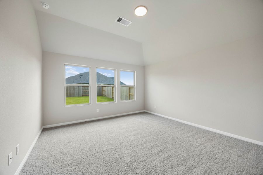 Spacious, unfurnished interior of a new home in Riviera Pines, Huffman (Image 19).