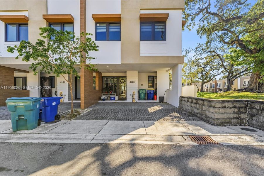 Exterior details and patio area of a home in , Dania Beach (Image 21).