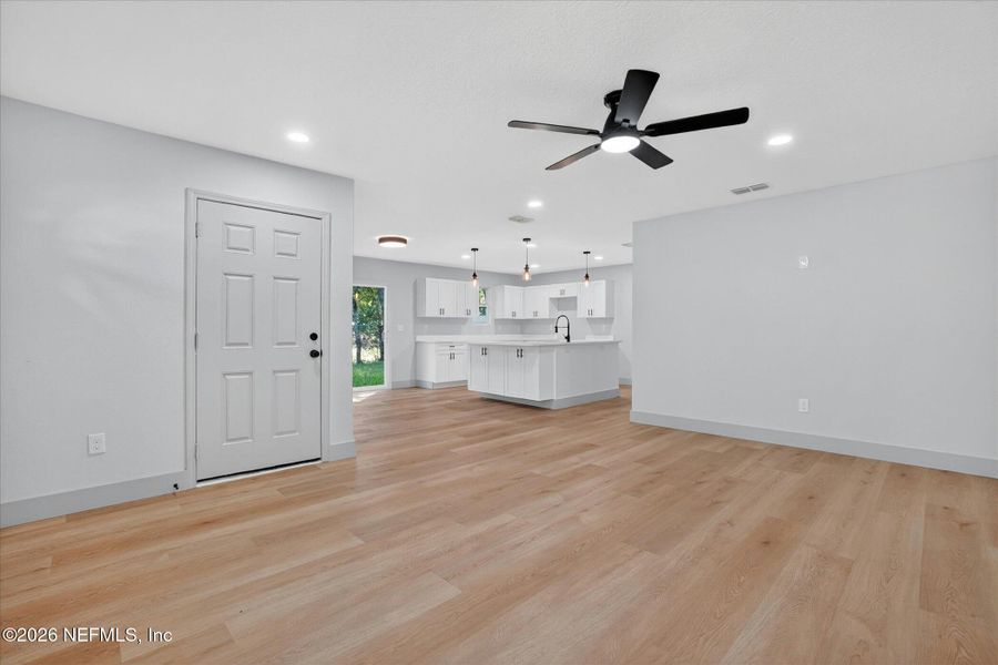 Spacious, unfurnished interior of a new home in , Jacksonville (Image 24).
