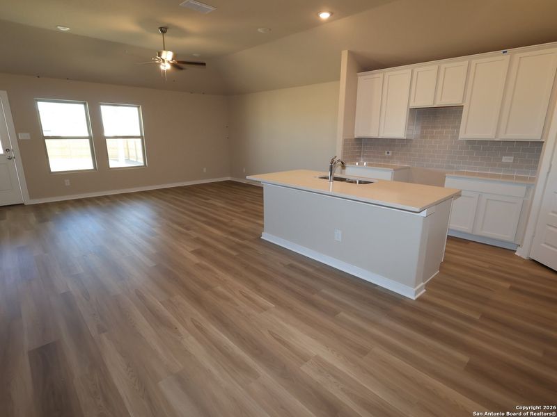 Spacious, unfurnished interior of a new home in Greenspoint Heights, San Antonio (Image 23).
