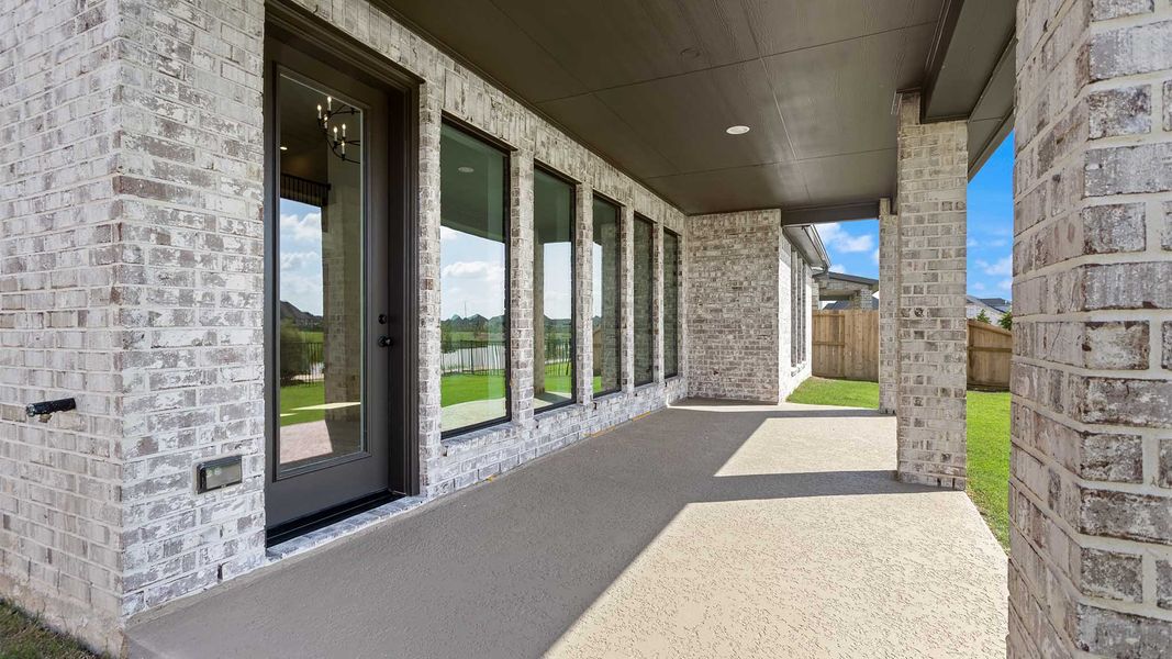 Exterior details and patio area of a home in Cross Creek West, Fulshear (Image 4).