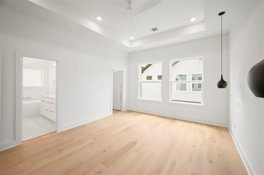 Spacious, unfurnished interior of a new home in , Houston (Image 23).