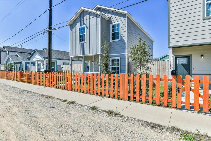 Exterior details and patio area of a home in , Houston (Image 19).