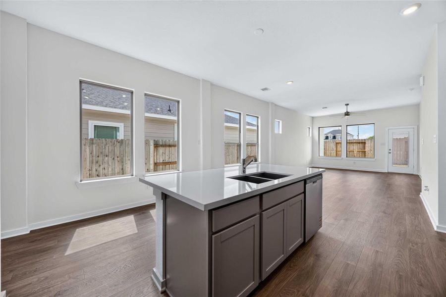 Furnished interior view inside a new home in La Segarra 40', Brookshire (Image 8).