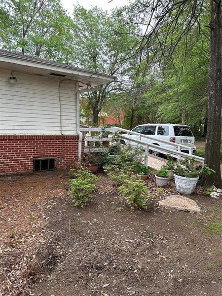 Exterior details and patio area of a home in , Paris (Image 23).