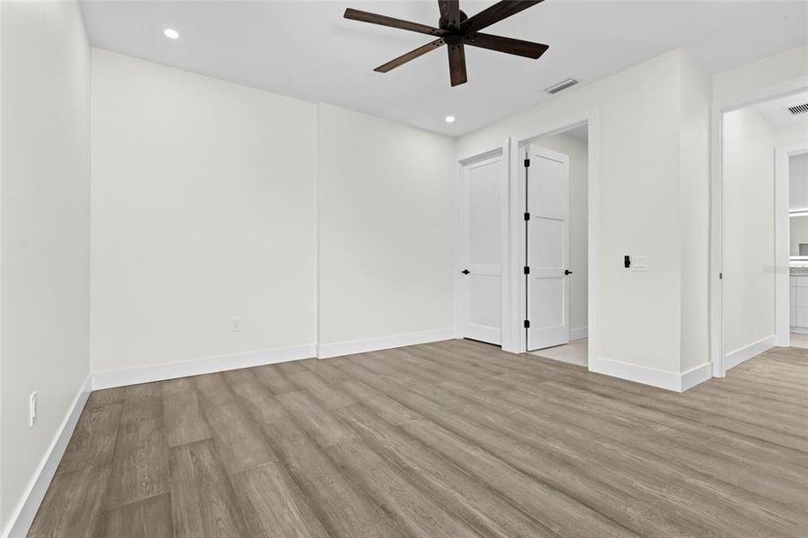 Spacious, unfurnished interior of a new home in , Sarasota (Image 73).