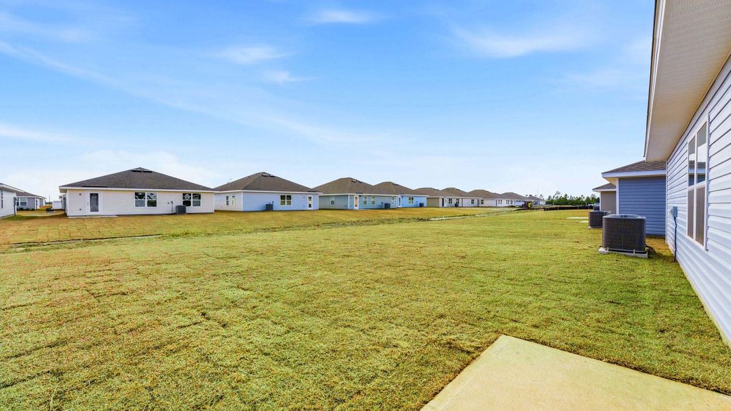 Exterior details and patio area of a home in Liberty, Panama City (Image 19).
