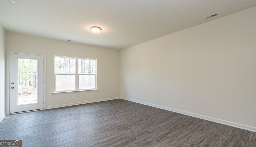 Spacious, unfurnished interior of a new home in The Cottages of Silvertown, Thomaston (Image 5).