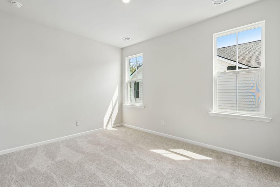 Spacious, unfurnished interior of a new home in Heron's Walk at Summers Corner, Summerville (Image 36).