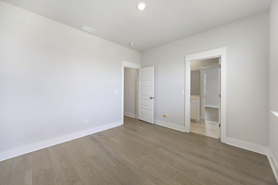 Spacious, unfurnished interior of a new home in , Summerville (Image 44).