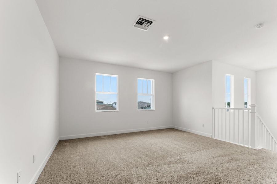 Spacious, unfurnished interior of a new home in Tradition, Port St. Lucie (Image 6).