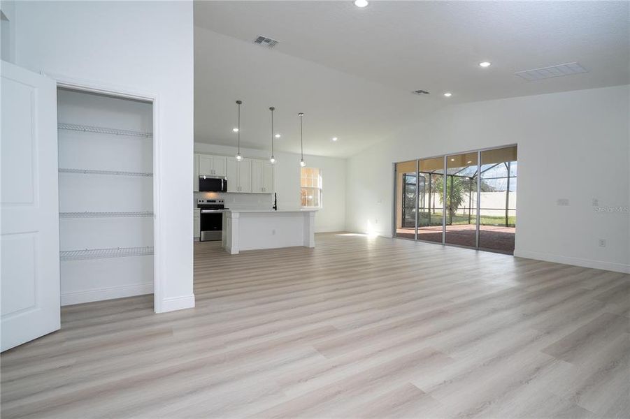 Spacious, unfurnished interior of a new home in , Haines City (Image 49).