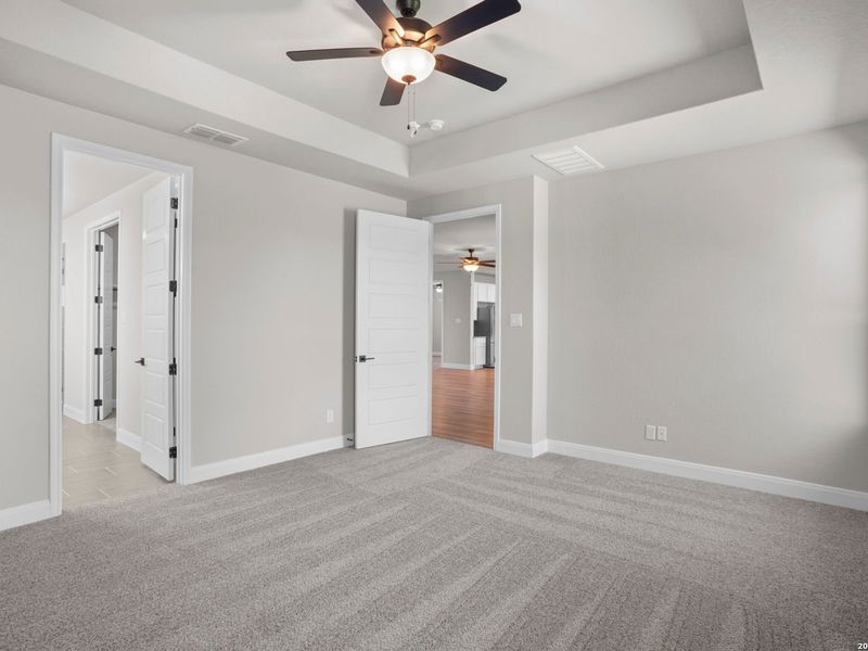 Spacious, unfurnished interior of a new home in Ladera, San Antonio (Image 30).