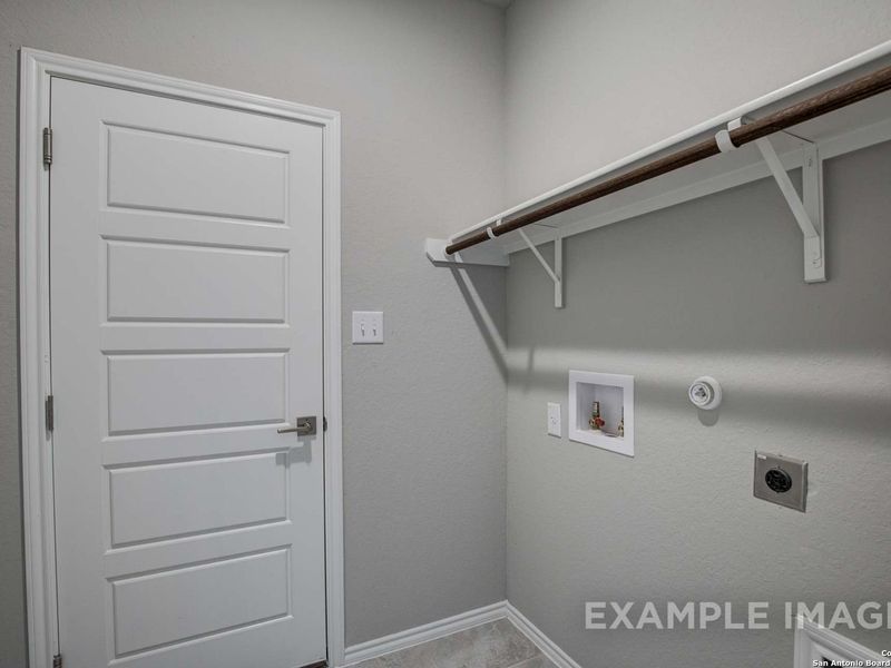 Spacious, unfurnished interior of a new home in Agave, San Antonio (Image 17).