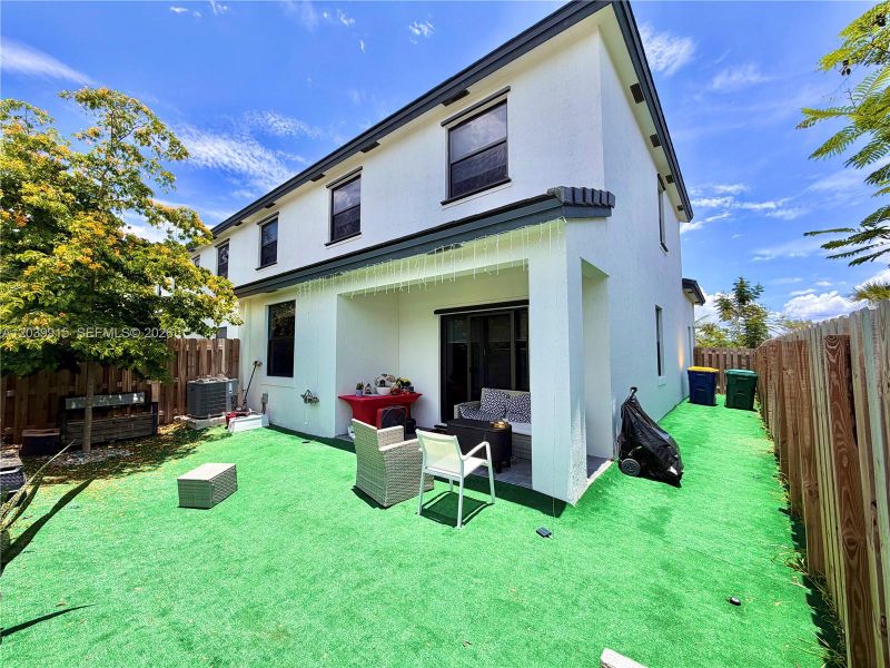 Exterior details and patio area of a home in , Dania Beach (Image 24).