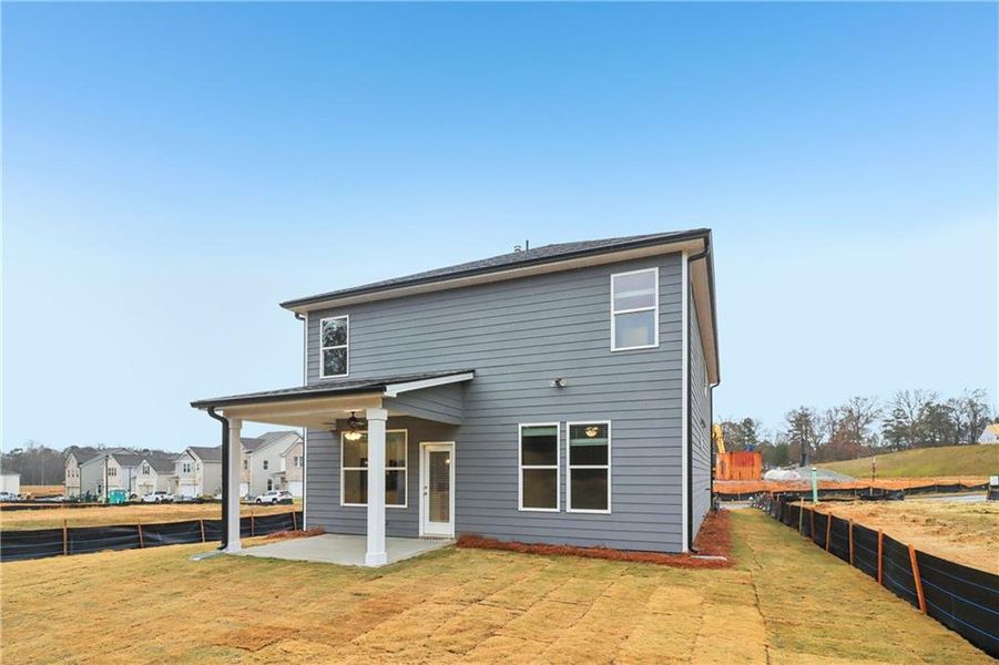 Exterior details and patio area of a home in Abbotts Crossing, Conyers (Image 27).