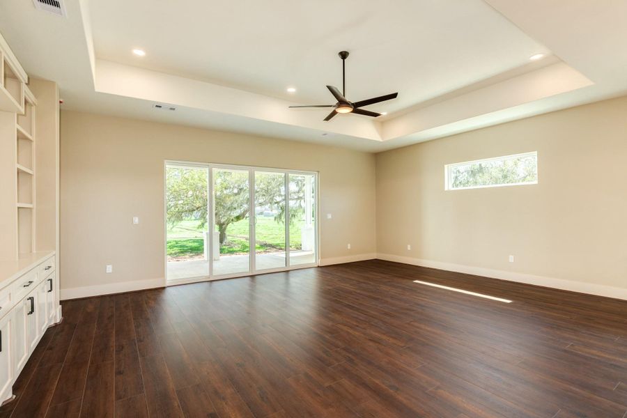 Spacious, unfurnished interior of a new home in , Angleton (Image 21).