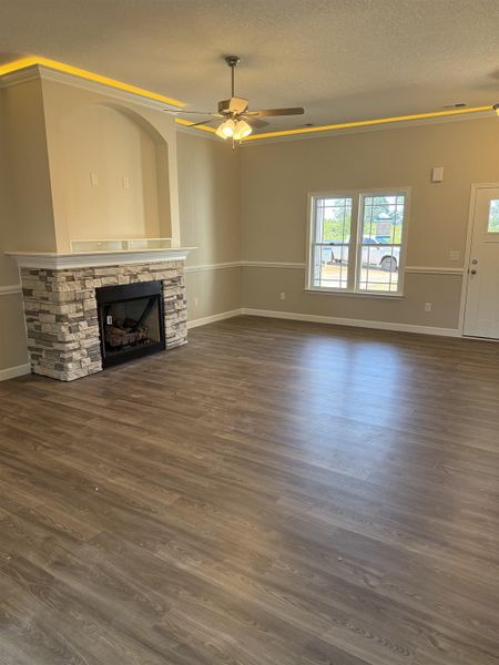 Spacious, unfurnished interior of a new home in Alverson Farms, Inman (Image 5).