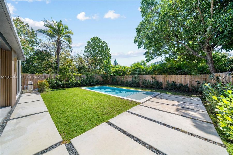 Exterior details and patio area of a home in , Miami (Image 27).