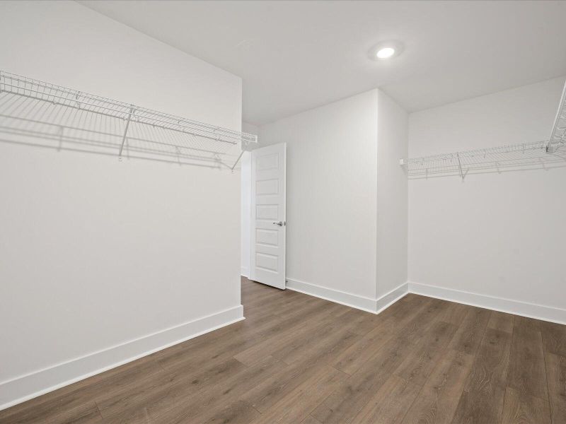 Spacious, unfurnished interior of a new home in , Summerville (Image 11).