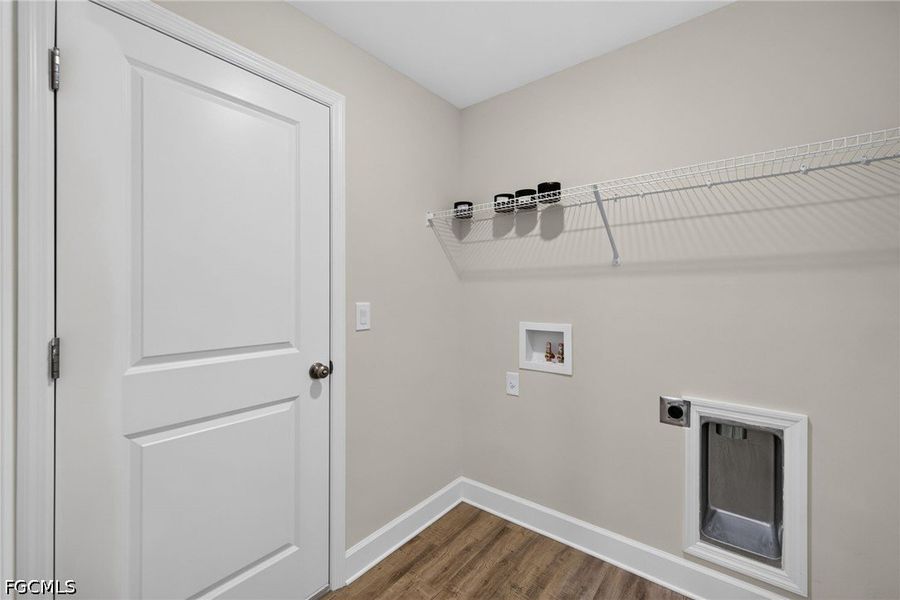 Spacious, unfurnished interior of a new home in Cape Coral, Cape Coral (Image 28).