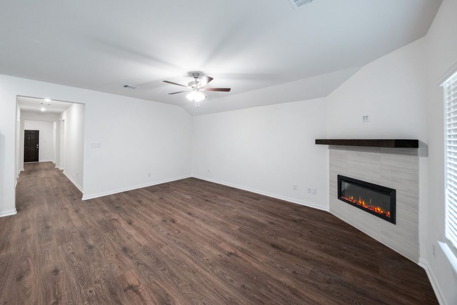Spacious, unfurnished interior of a new home in The Villages of Hurricane Creek, Anna (Image 23).
