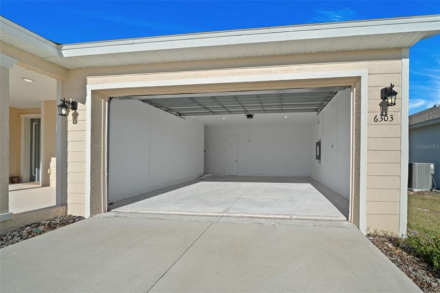 Exterior details and patio area of a home in , Ocala (Image 2).