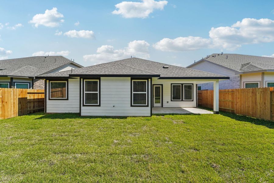 Exterior details and patio area of a home in Stewart's Ranch, Conroe (Image 2). Exterior details and patio area of a home in Stewart's Ranch, Conroe (Image 2).