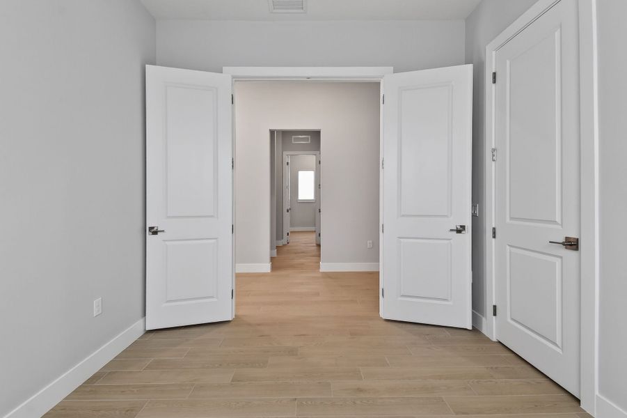 Spacious, unfurnished interior of a new home in Greyhawk Landing, Lake Worth (Image 36).