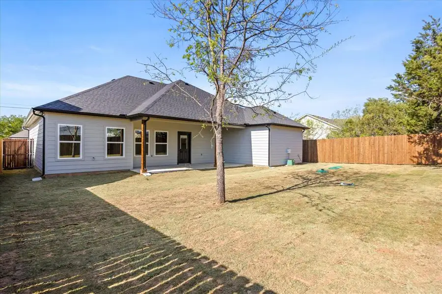 Exterior details and patio area of a home in , Granbury (Image 3).