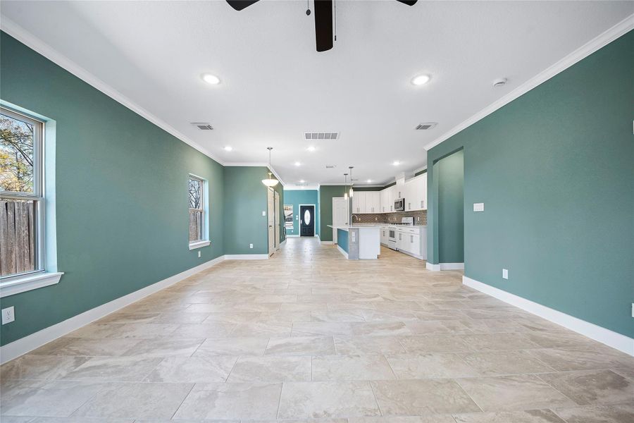 Spacious, unfurnished interior of a new home in , Houston (Image 6).