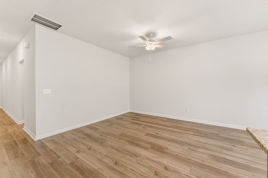 Spacious, unfurnished interior of a new home in Edwards Station, Taylors (Image 18).