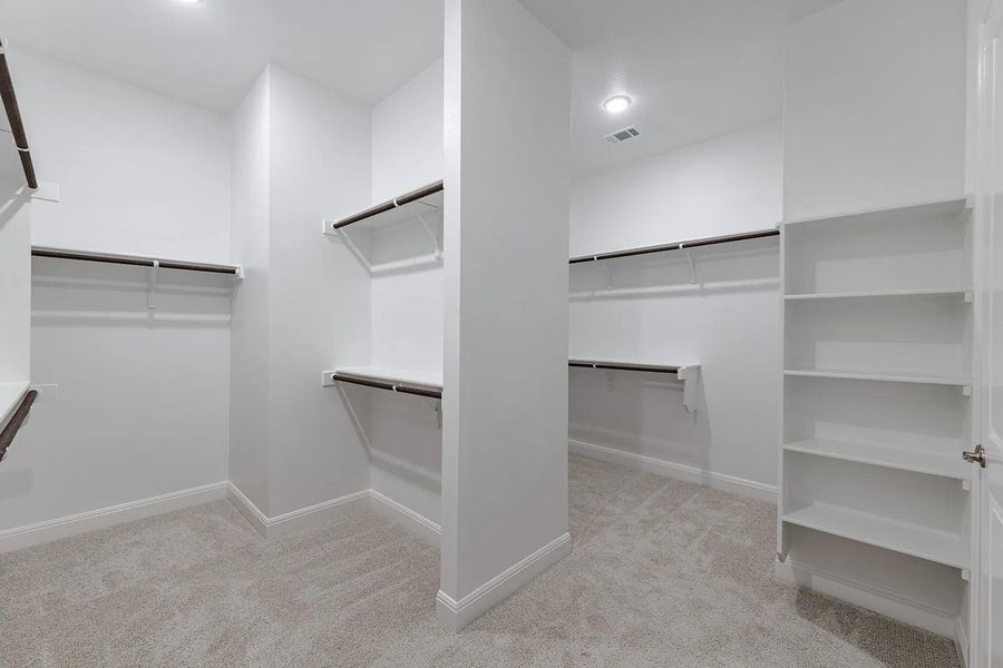 Spacious, unfurnished interior of a new home in Lariat - 80', Liberty Hill (Image 20).