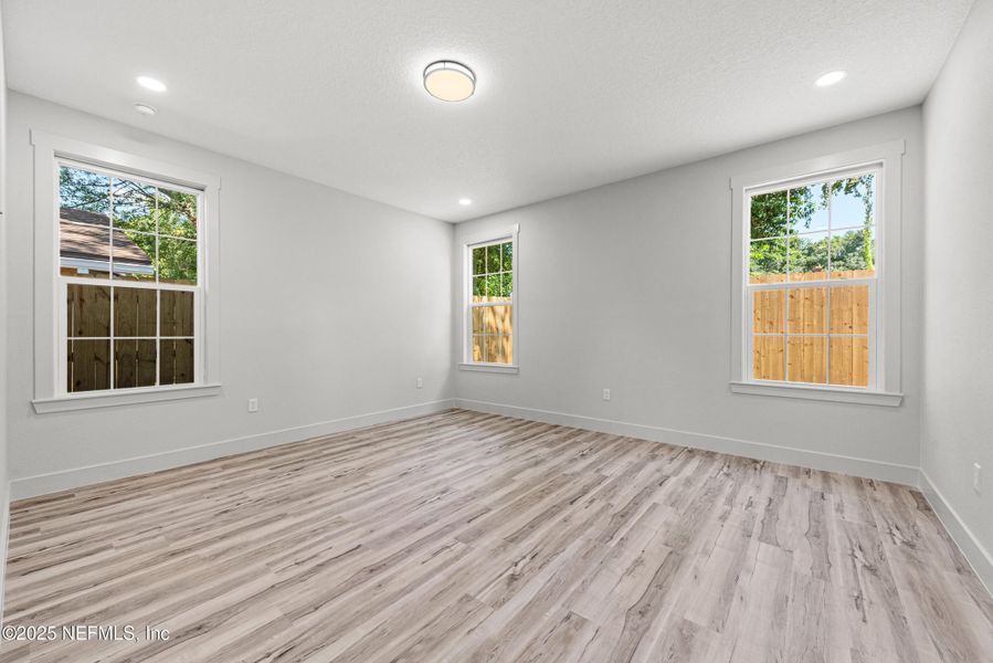 Spacious, unfurnished interior of a new home in , Jacksonville (Image 26).