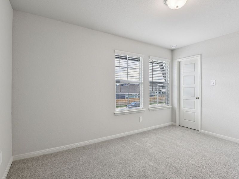 Spacious, unfurnished interior of a new home in Remington Ranch, San Antonio (Image 26).