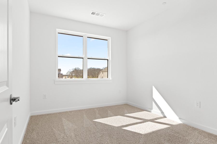 Spacious, unfurnished interior of a new home in Wildridge, Oak Point (Image 27).