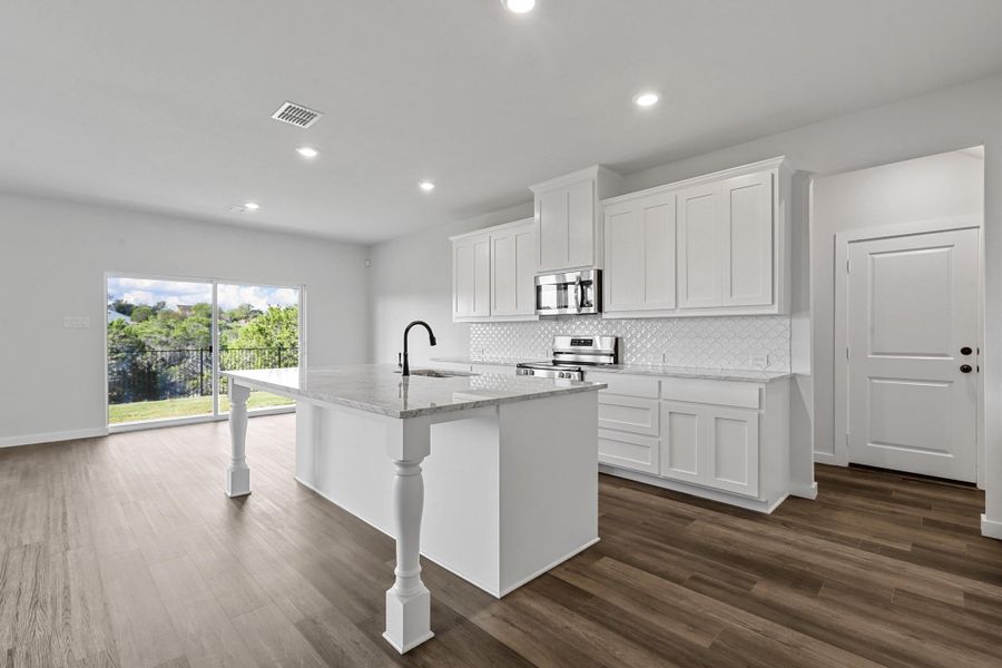 Representative furnished interior of a home built from the Garrison II by Cheldan Homes in Stoneview, Glen Rose (Image 5).