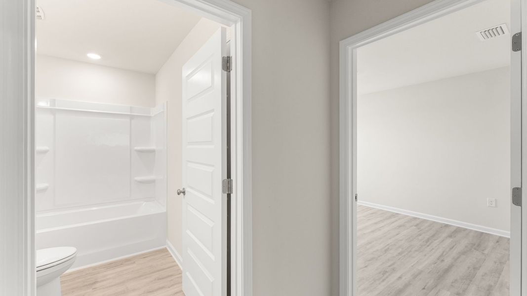 Spacious, unfurnished interior of a new home in Palmetto Bluff, Port Saint Joe (Image 24).