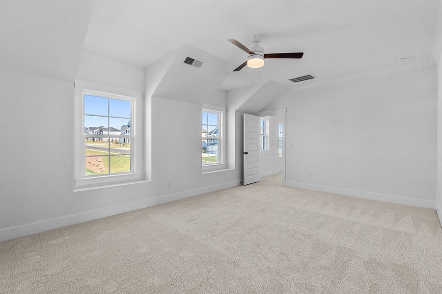 Spacious, unfurnished interior of a new home in Hanes Lake, Winston-Salem (Image 30).