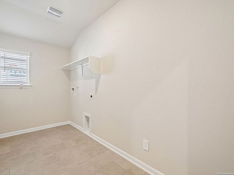 Spacious, unfurnished interior of a new home in Sagebrooke - Classic Series, San Antonio (Image 14).