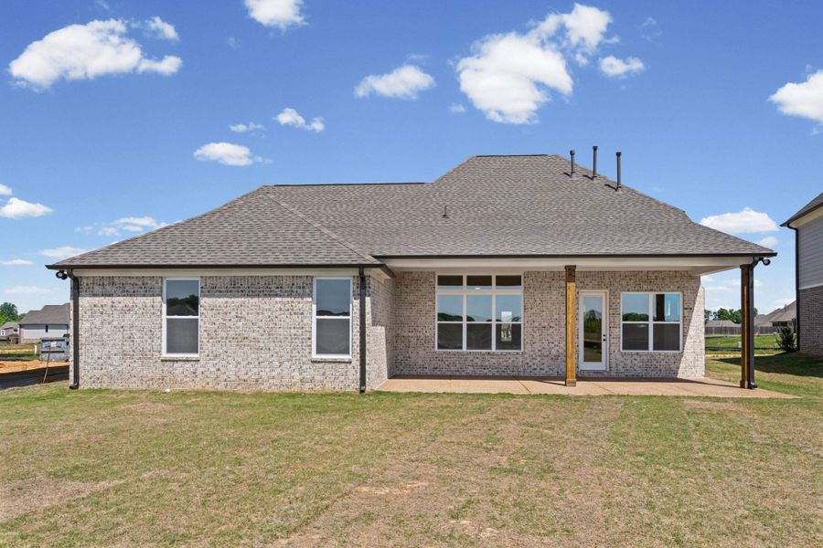 Exterior details and patio area of a home in White Oak, Arlington (Image 4).