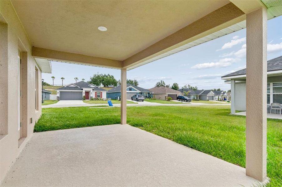 Exterior details and patio area of a home in Abbey Glen, Dade City (Image 35).