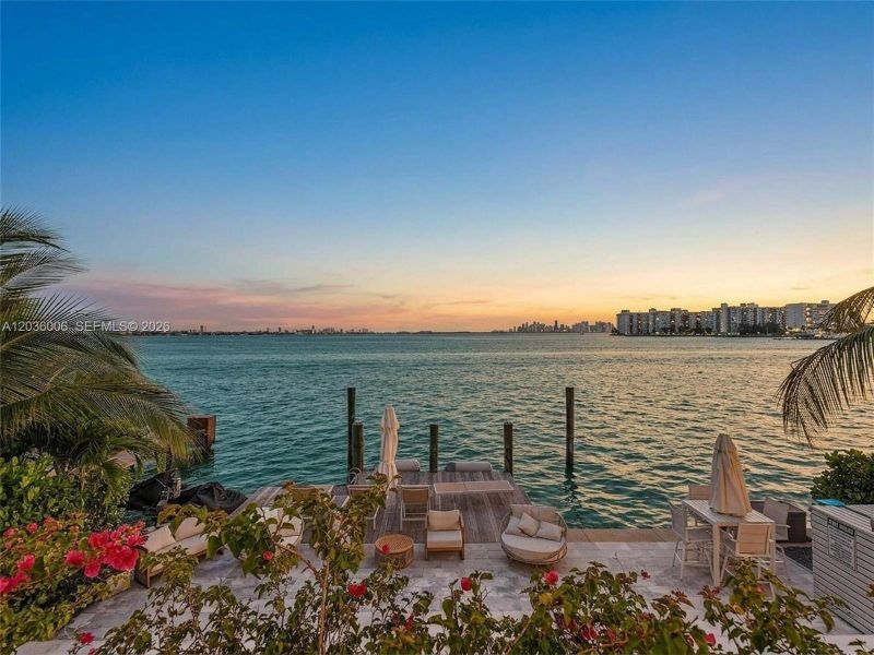 Direct Bayfront with dock & jet ski access